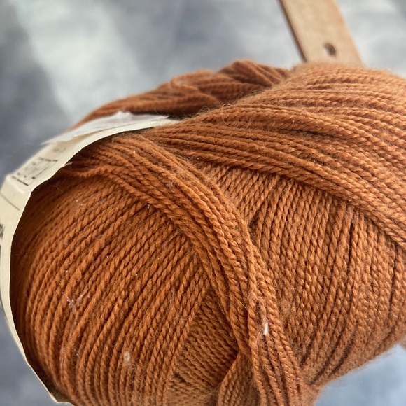 JUNIPER MOON FARM Findley Yarn - Rich Brown 50% merino 50% silk - Picture 8 of 8